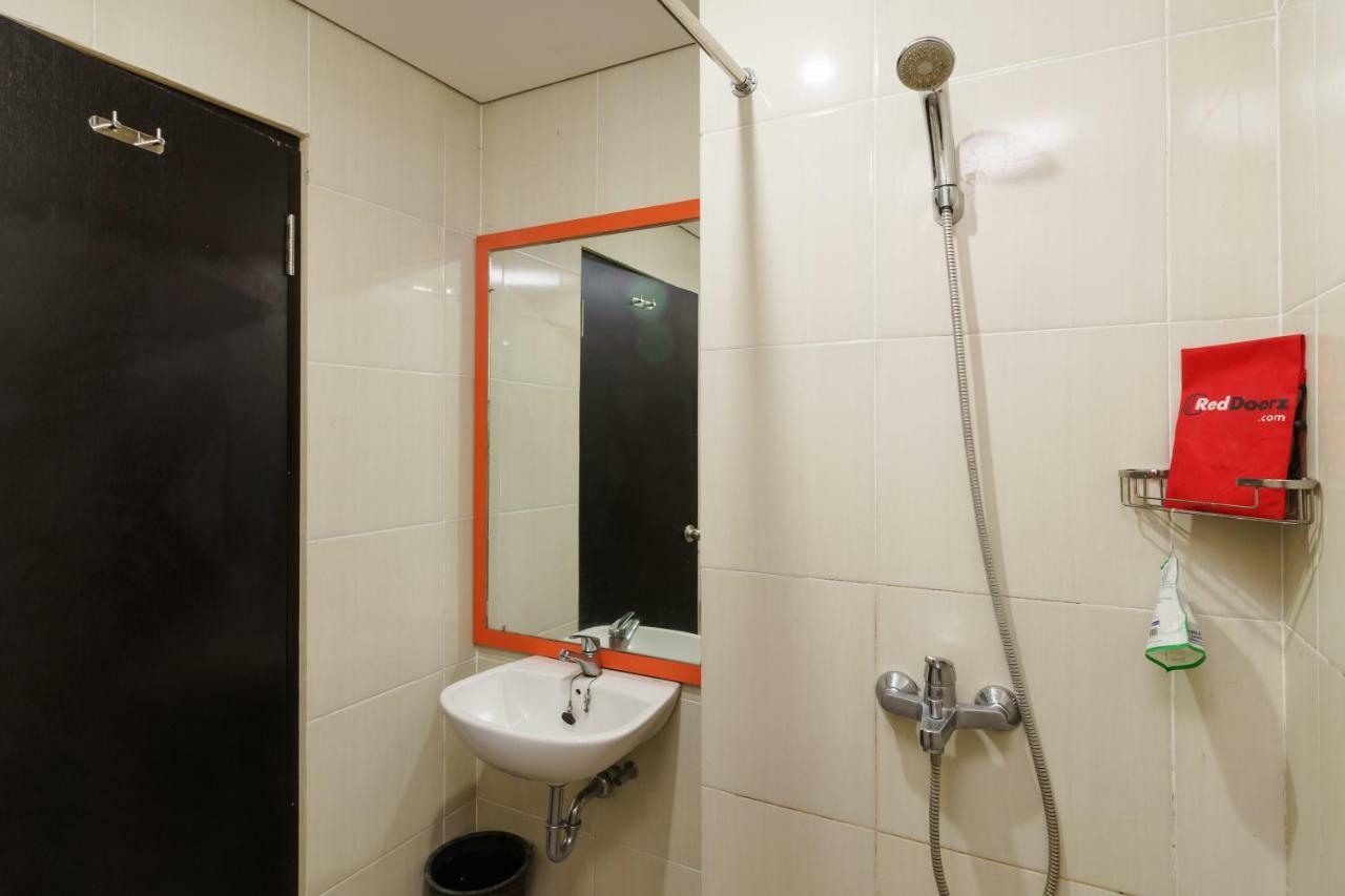 Reddoorz Plus Near Sangkareang Park Ματαράμ Εξωτερικό φωτογραφία