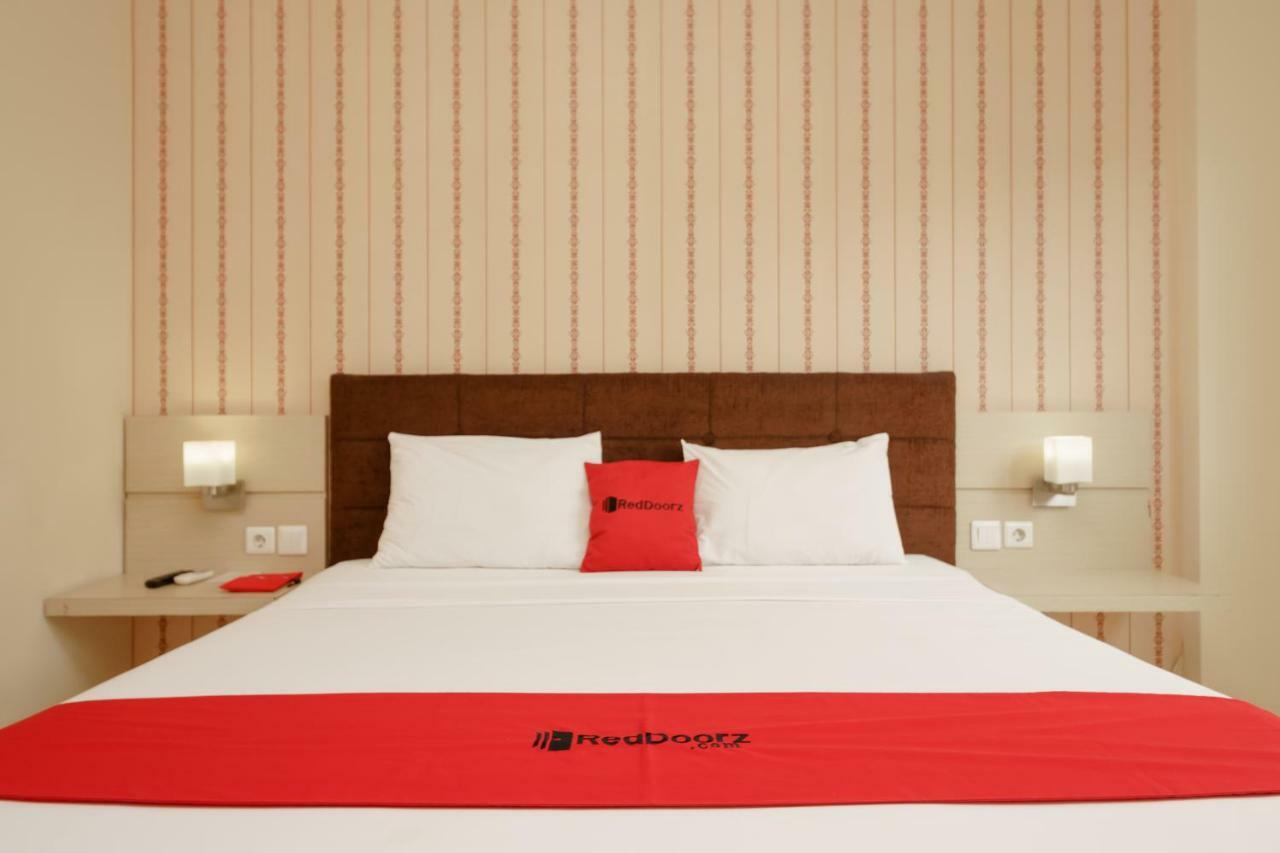 Reddoorz Plus Near Sangkareang Park Ματαράμ Εξωτερικό φωτογραφία