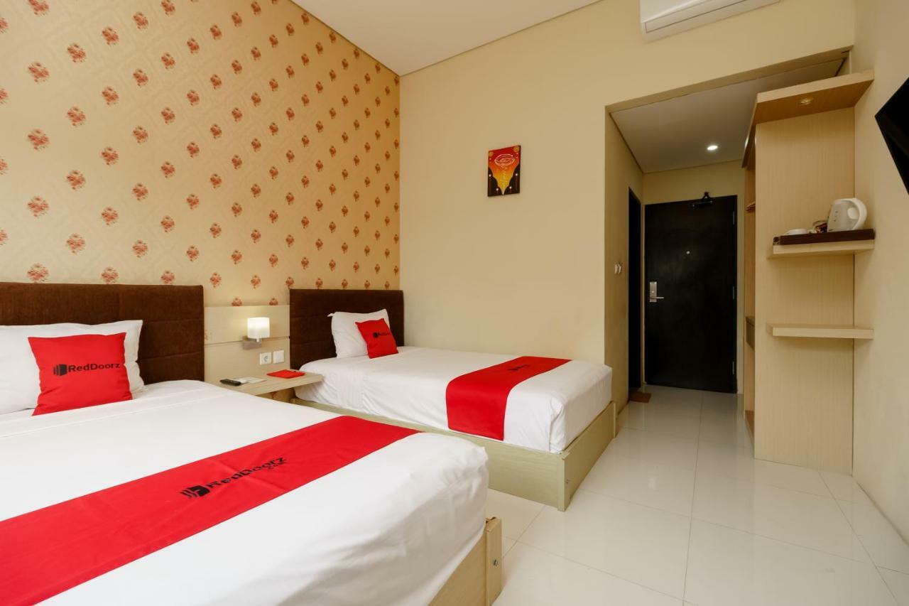 Reddoorz Plus Near Sangkareang Park Ματαράμ Εξωτερικό φωτογραφία